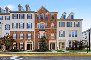 7458 BRUNSON CIR, Gainesville, VA 20155