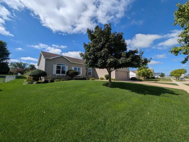 2404 Erik Road, Cedar Falls, IA 50613