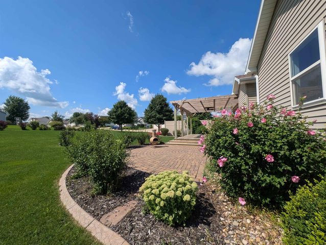 2404 Erik Road, Cedar Falls, IA 50613