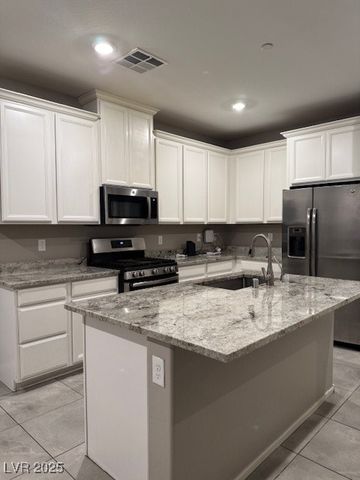 8685 Apostle Beach Avenue, Las Vegas, NV 89148