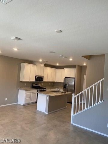 8685 Apostle Beach Avenue, Las Vegas, NV 89148