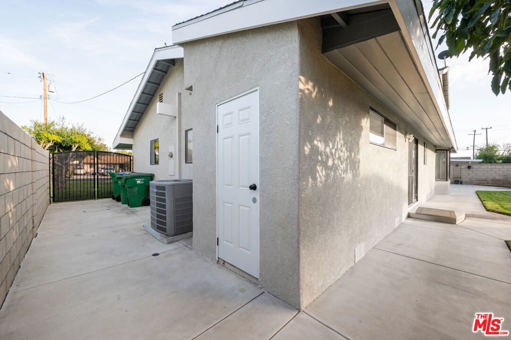 Image 35 of property listing at 14141 Clarissa Lane, Santa Ana, CA 92705