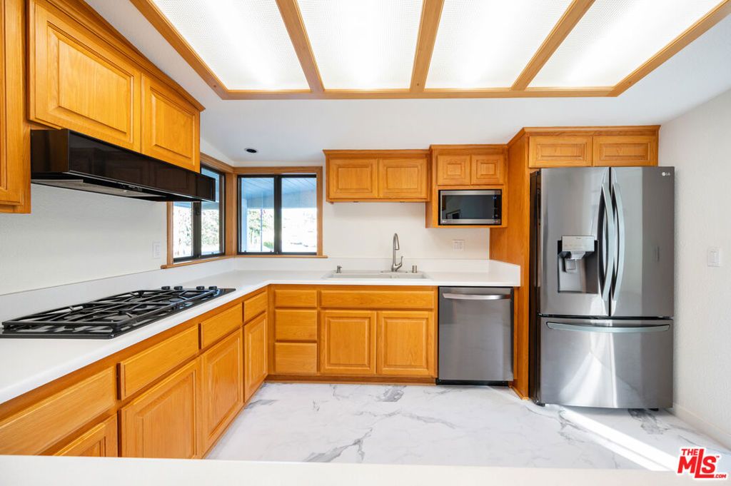 Image 5 of property listing at 14141 Clarissa Lane, Santa Ana, CA 92705