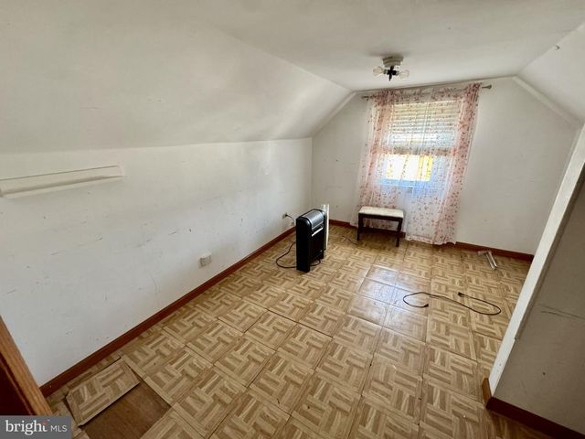 2725 N POINT RD, Dundalk, MD 21222