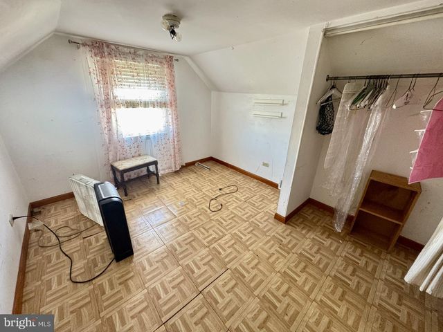 2725 N POINT RD, Dundalk, MD 21222