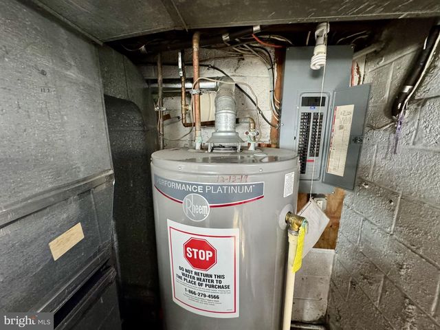 2725 N POINT RD, Dundalk, MD 21222