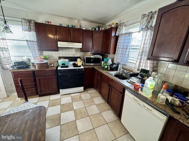 2725 N POINT RD, Dundalk, MD 21222