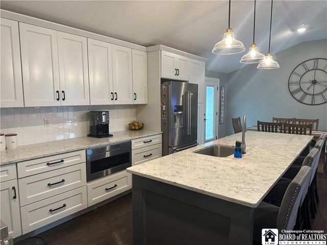 24 University Park, Pomfret, NY 14063