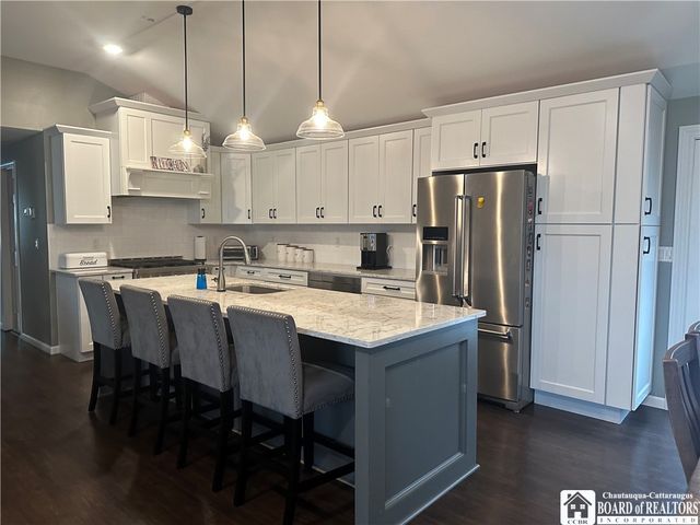 24 University Park, Pomfret, NY 14063