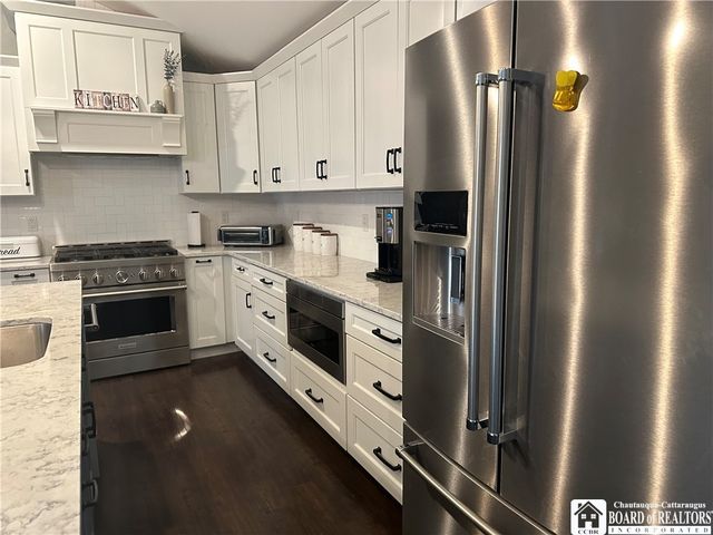 24 University Park, Pomfret, NY 14063