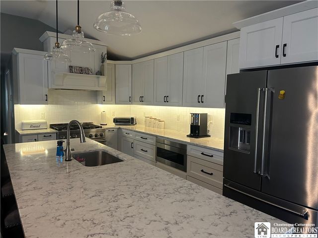 24 University Park, Pomfret, NY 14063