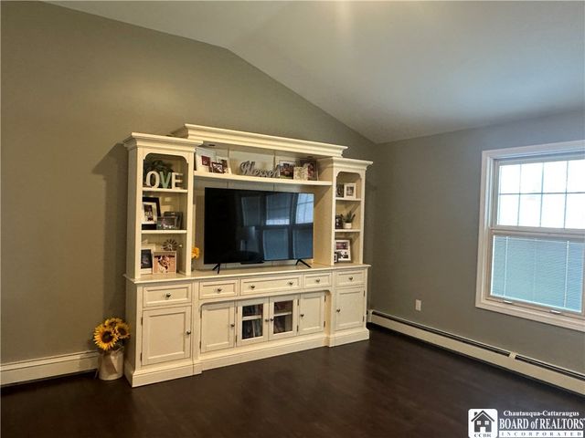 24 University Park, Pomfret, NY 14063