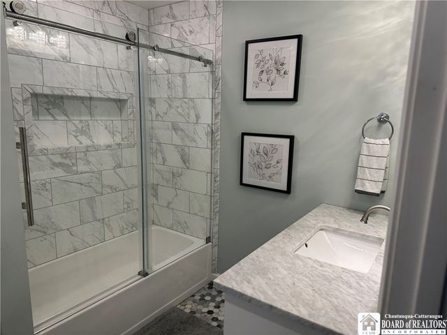 24 University Park, Pomfret, NY 14063