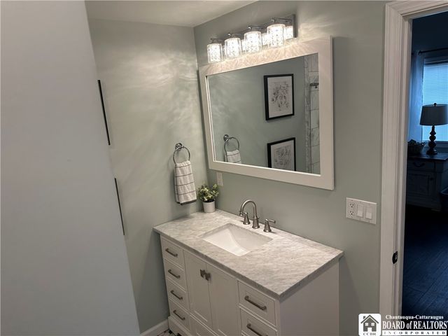 24 University Park, Pomfret, NY 14063