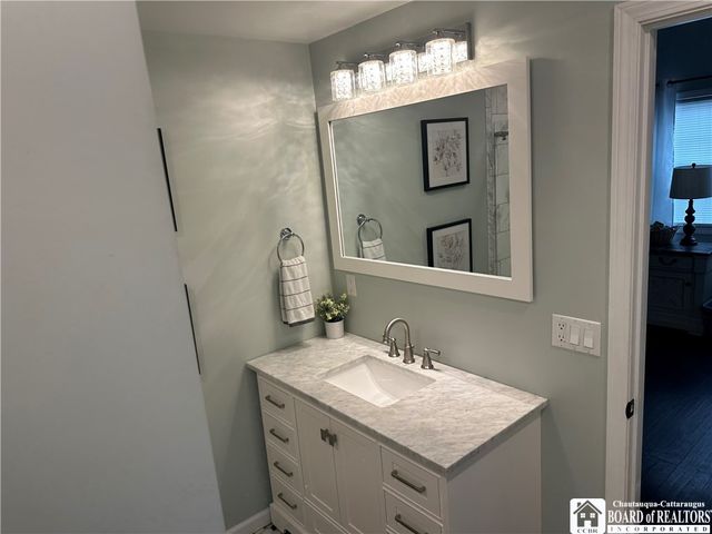 24 University Park, Pomfret, NY 14063