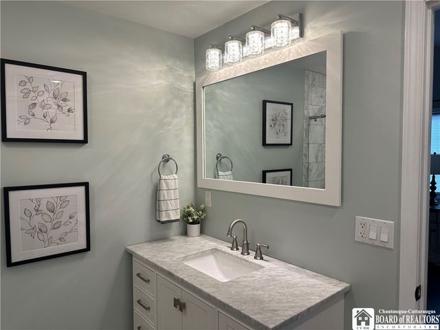 24 University Park, Pomfret, NY 14063