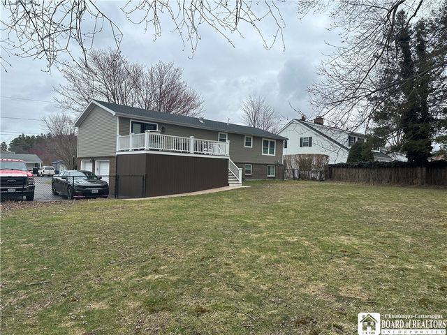 24 University Park, Pomfret, NY 14063