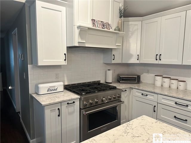 24 University Park, Pomfret, NY 14063