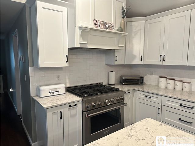 24 University Park, Pomfret, NY 14063