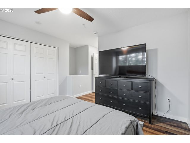 10801 Sw CANTERBURY Ln 102, Portland, OR 97224