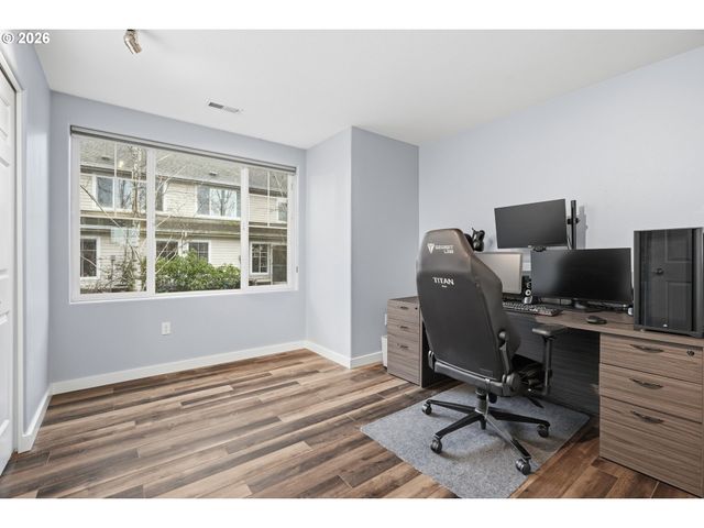 10801 Sw CANTERBURY Ln 102, Portland, OR 97224