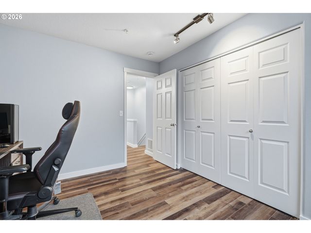 10801 Sw CANTERBURY Ln 102, Portland, OR 97224