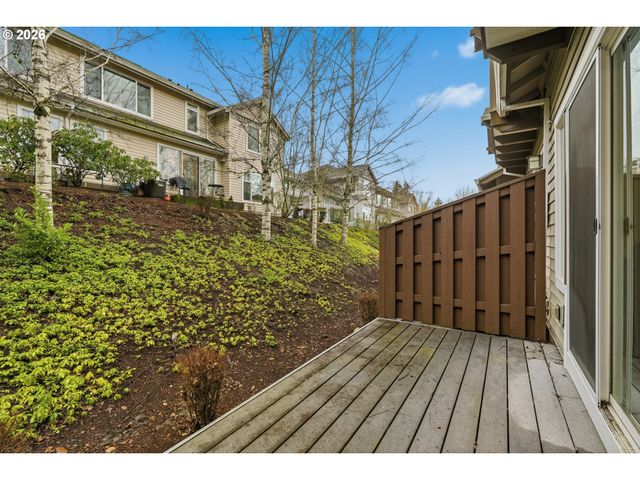 10801 Sw CANTERBURY Ln 102, Portland, OR 97224