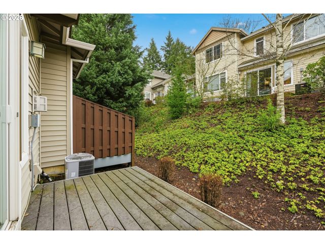 10801 Sw CANTERBURY Ln 102, Portland, OR 97224