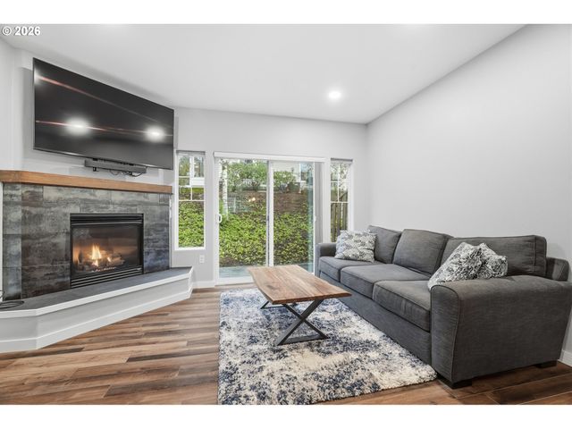 10801 Sw CANTERBURY Ln 102, Portland, OR 97224