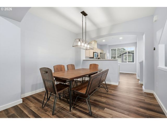 10801 Sw CANTERBURY Ln 102, Portland, OR 97224