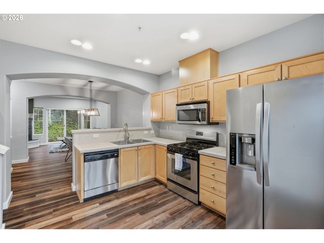 10801 Sw CANTERBURY Ln 102, Portland, OR 97224