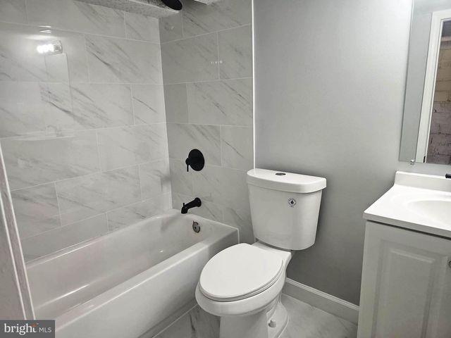 2500 S EADS ST, Arlington, VA 22202