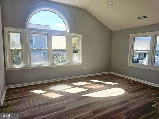 2500 S EADS ST, Arlington, VA 22202