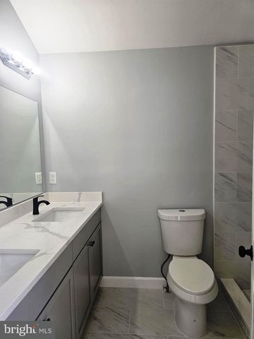 2500 S EADS ST, Arlington, VA 22202