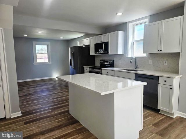 2500 S EADS ST, Arlington, VA 22202