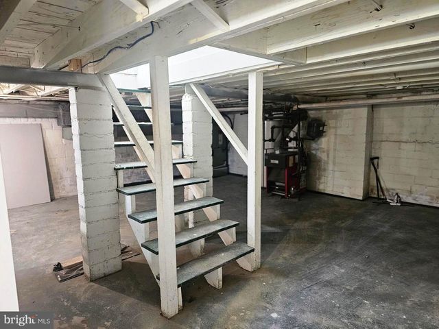 2500 S EADS ST, Arlington, VA 22202