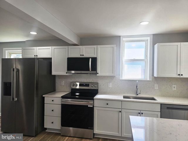 2500 S EADS ST, Arlington, VA 22202