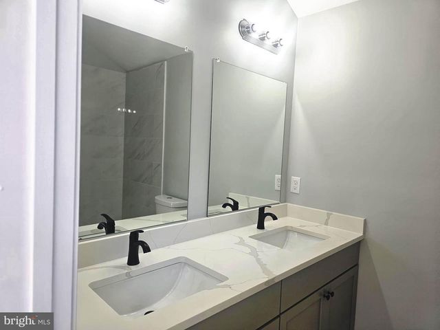 2500 S EADS ST, Arlington, VA 22202