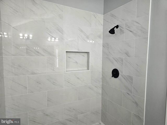 2500 S EADS ST, Arlington, VA 22202