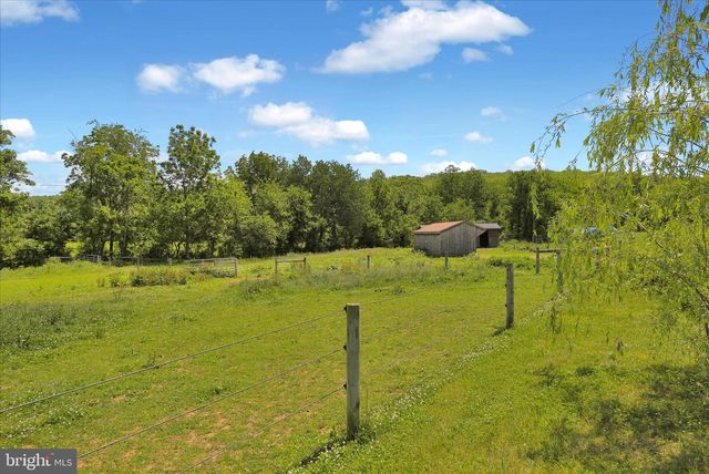 72 CIDER MILL RD, Mertztown, PA 19539