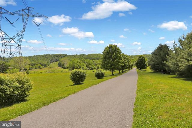 72 CIDER MILL RD, Mertztown, PA 19539