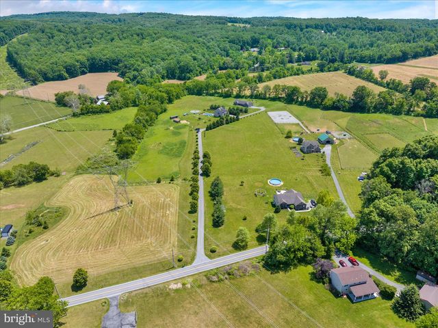 72 CIDER MILL RD, Mertztown, PA 19539