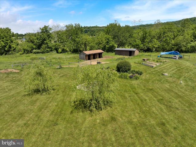 72 CIDER MILL RD, Mertztown, PA 19539