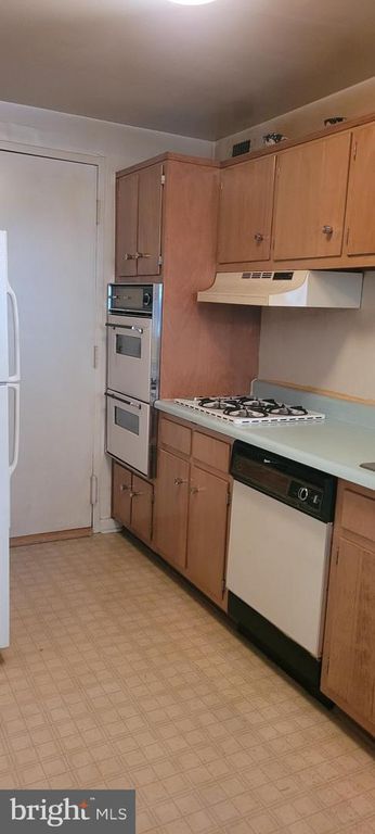 10201 GROSVENOR PL #1626, Rockville, MD 20852
