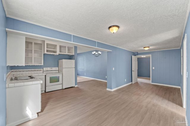 205 Mckinley Dr, Pensacola, FL 32505