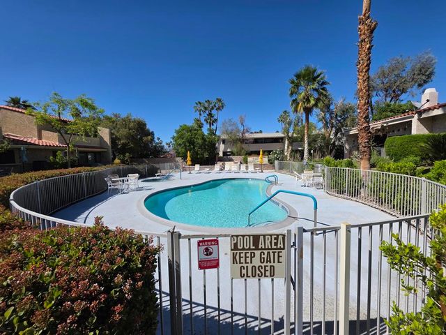 464 E Calle Begonia, Palm Springs, CA 92262