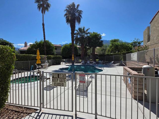 464 E Calle Begonia, Palm Springs, CA 92262