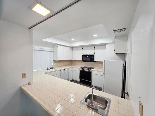 464 E Calle Begonia, Palm Springs, CA 92262