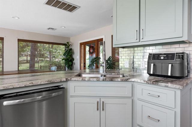 162 Lake Drive, Enchanted Oaks, TX 75156