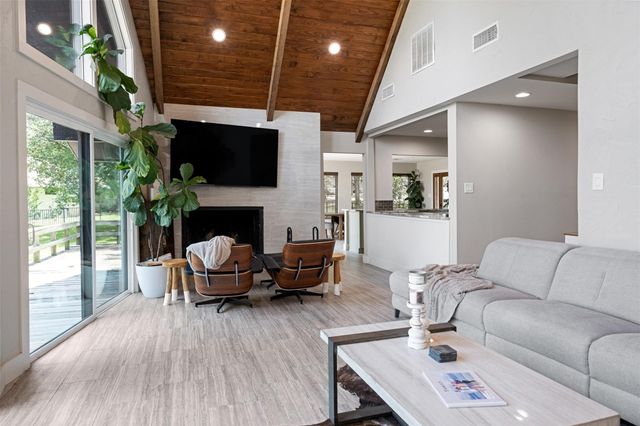 162 Lake Drive, Enchanted Oaks, TX 75156